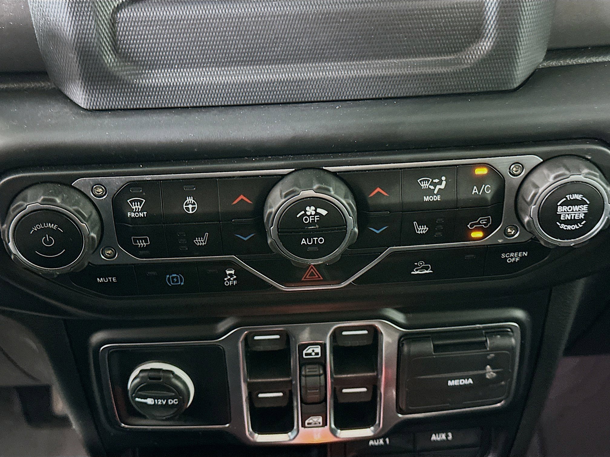 Used 2023 Jeep Wrangler Unlimited w/ Cold Weather Group image 22