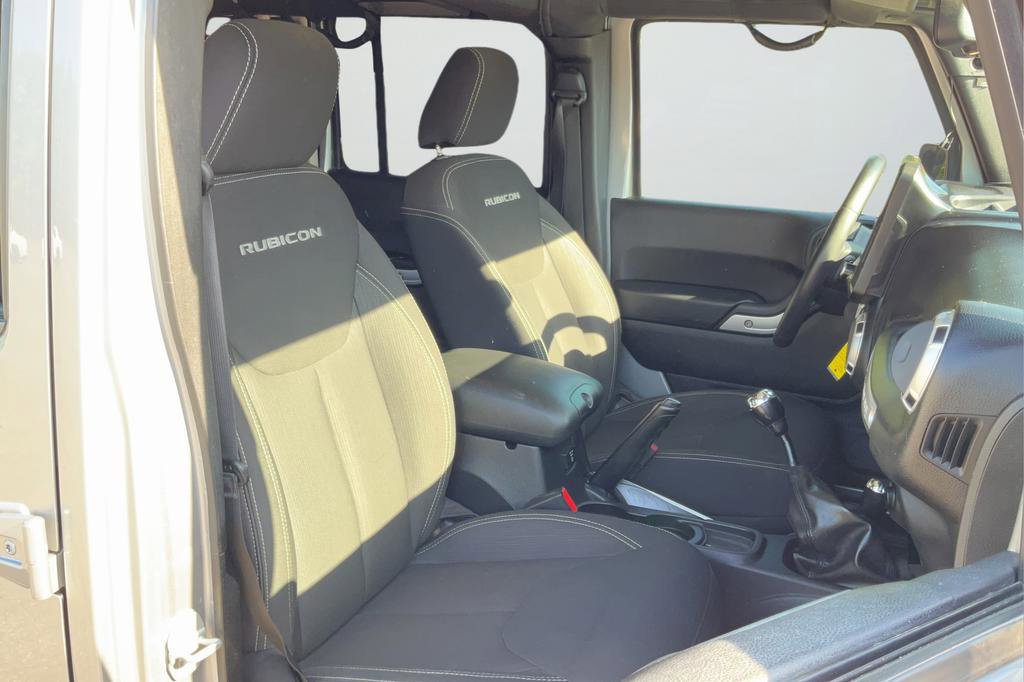 Used 2015 Jeep Wrangler Unlimited Rubicon w/ Connectivity Group image 20