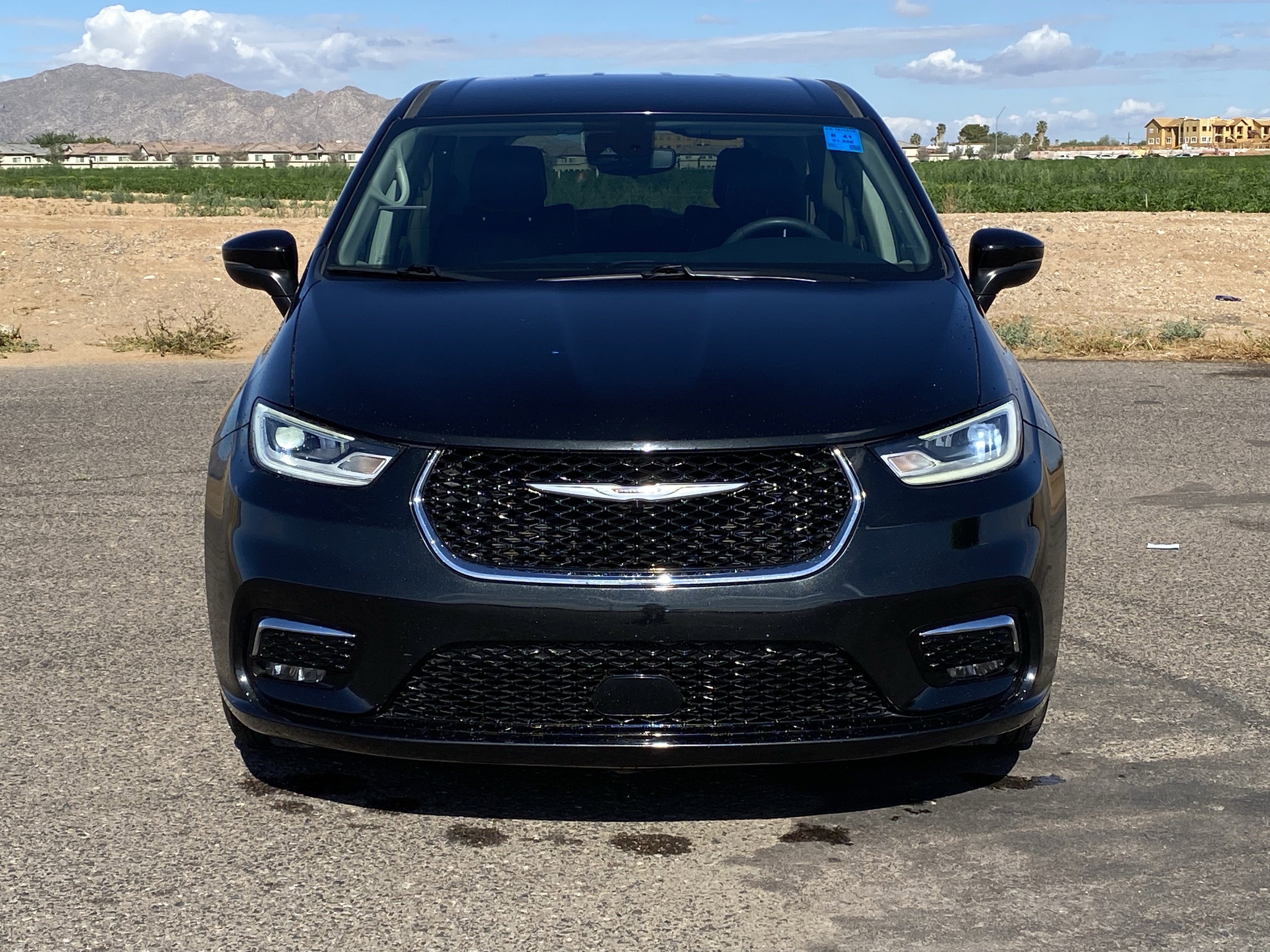 Used 2023 Chrysler Pacifica Touring-L image 8