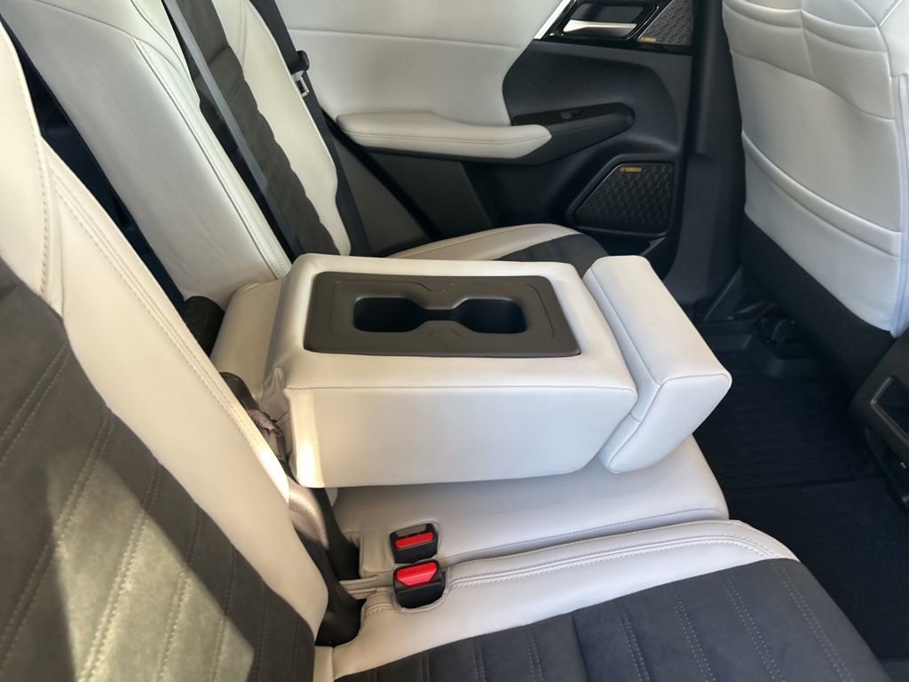 New 2026 Mitsubishi Outlander SE image 29