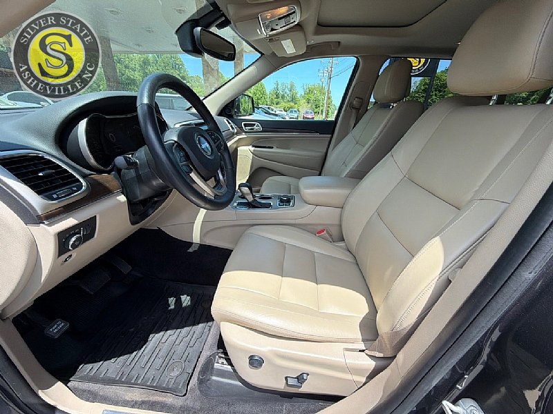 Used 2017 Jeep Grand Cherokee Limited AWD/4WD image 11