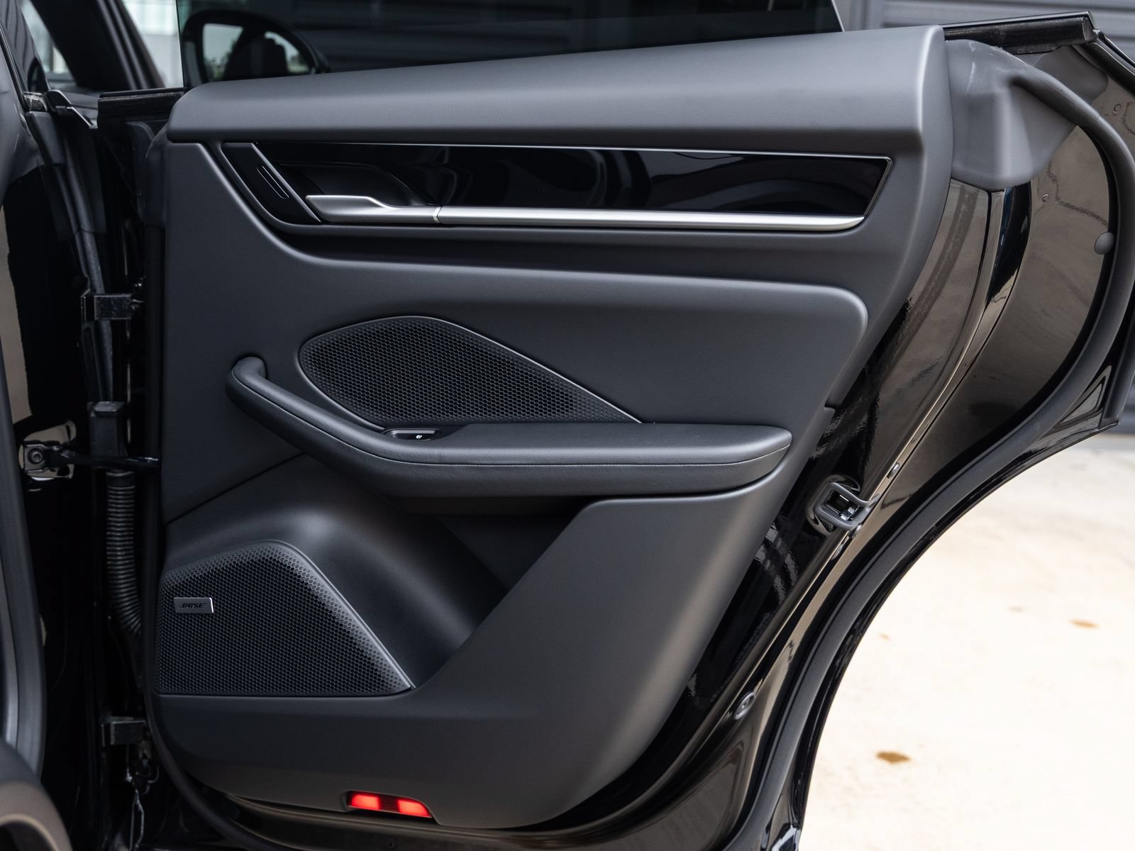 Certified 2025 Porsche Macan Electric RWD image 37