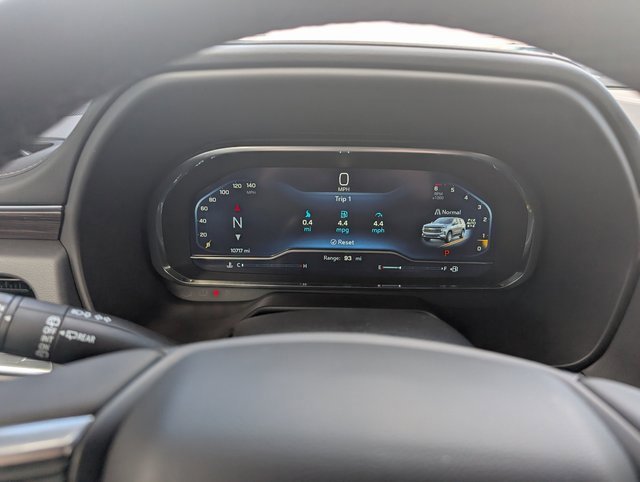 Used 2024 Chevrolet Tahoe LT w/ Luxury Package image 18