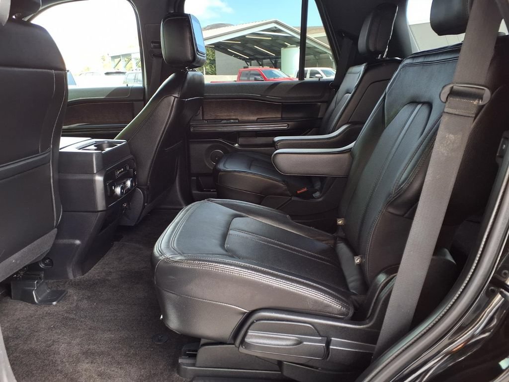 Used 2018 Ford Expedition Limited w/ Equipment Group 301A AWD/4WD image 24