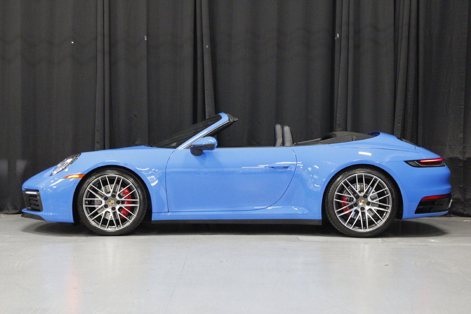 Used 2022 Porsche 911 Carrera 4S AWD/4WD image 2