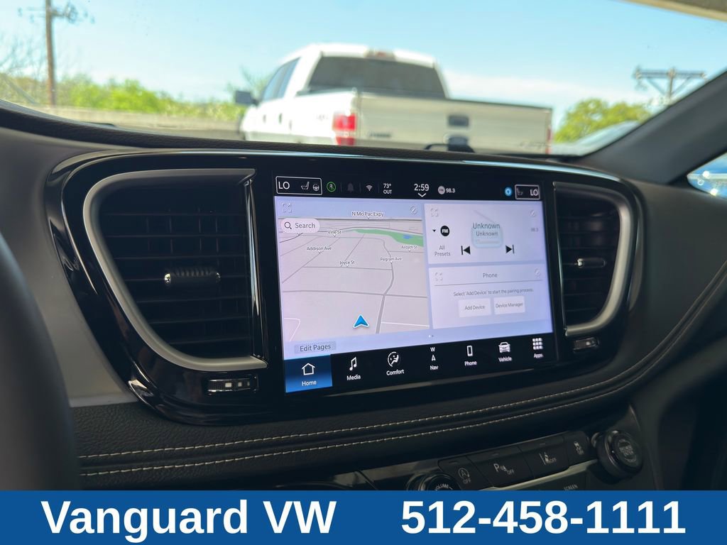 Used 2025 Chrysler Pacifica Limited FWD image 17