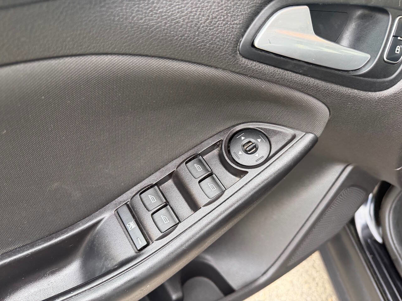Used 2016 Ford Focus SE FWD image 19