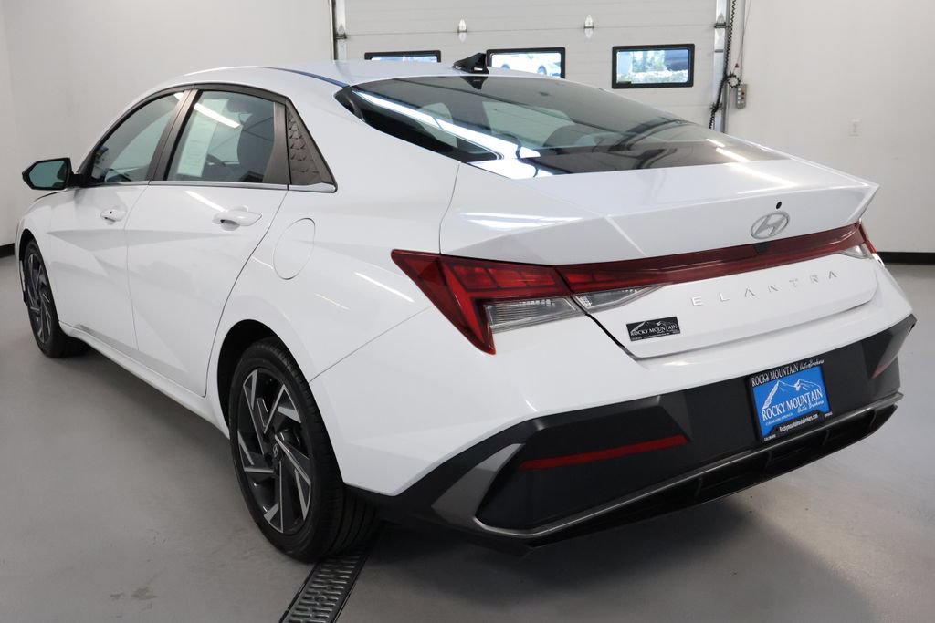 Used 2025 Hyundai Elantra SEL FWD image 5