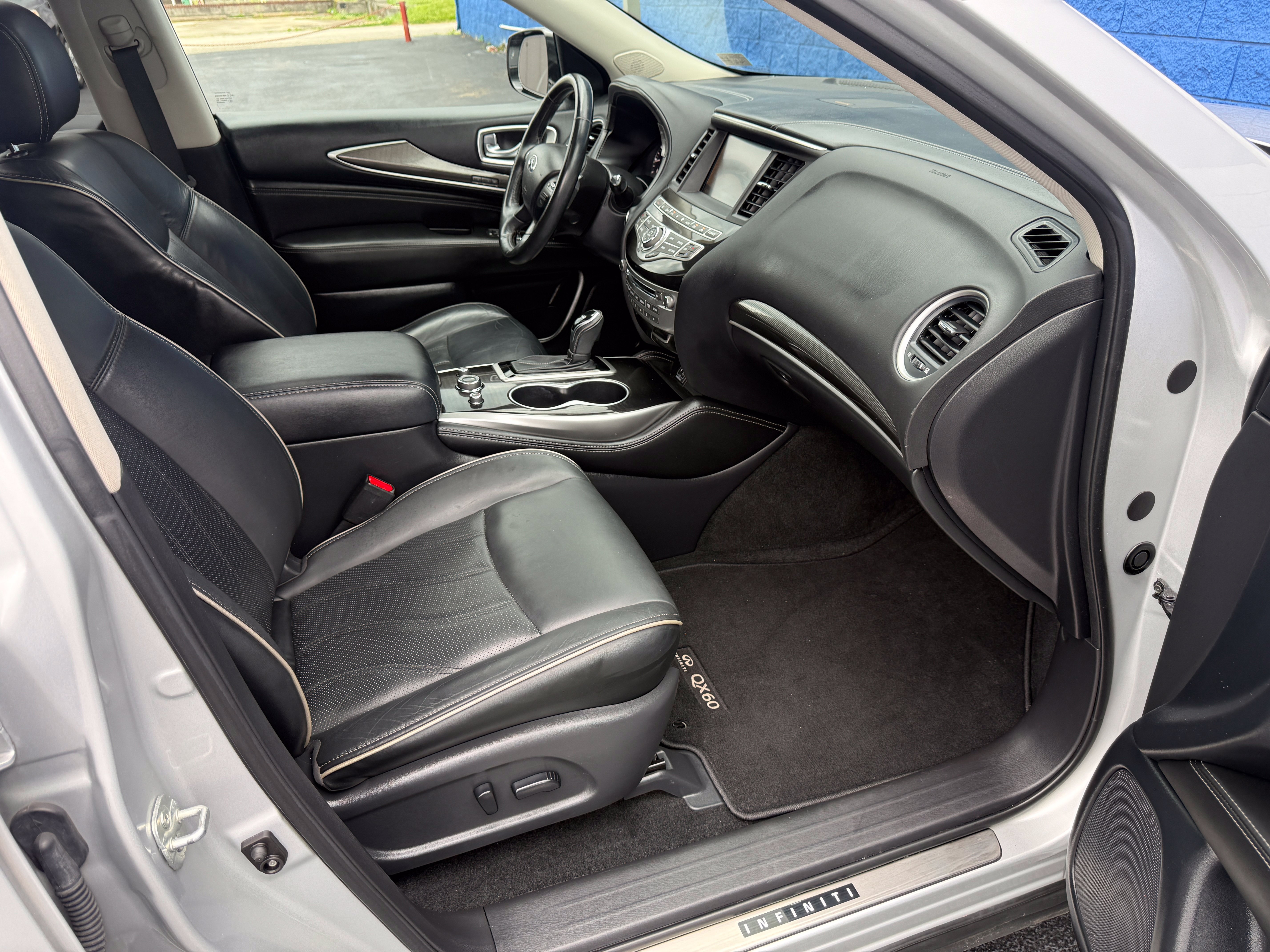 Used 2019 INFINITI QX60 Luxe w/ Essential Package AWD/4WD image 25