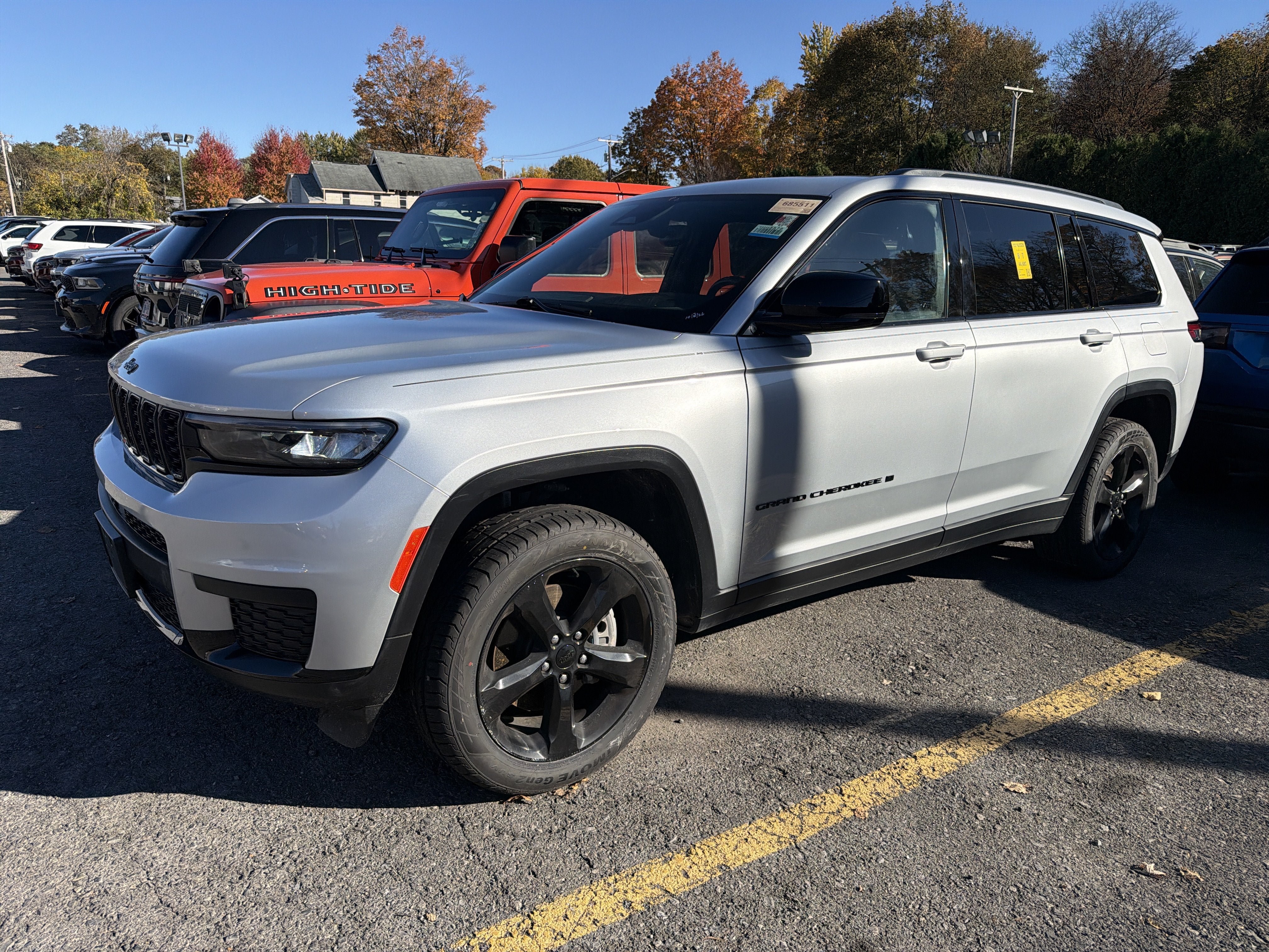 Used 2023 Jeep Grand Cherokee L Laredo AWD/4WD image 4