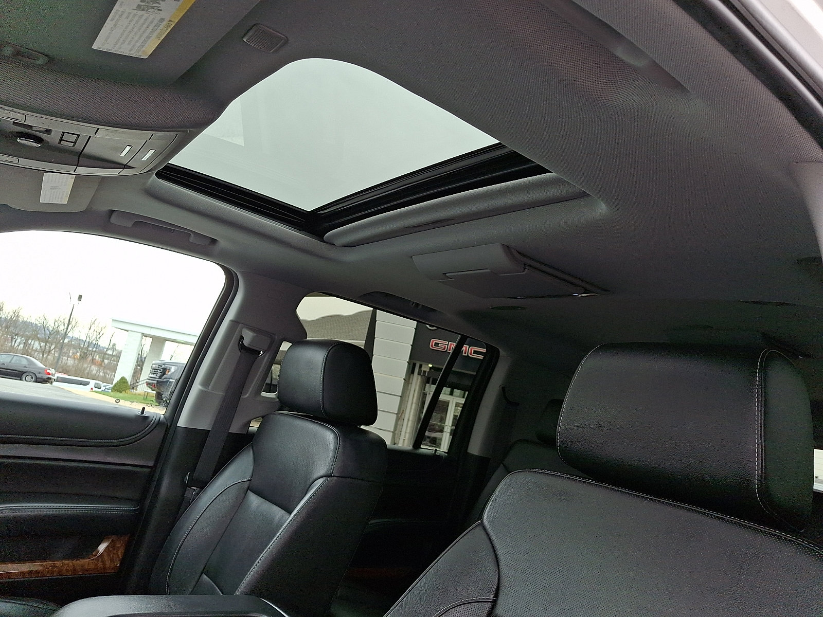 Used 2020 Chevrolet Suburban Premier image 15