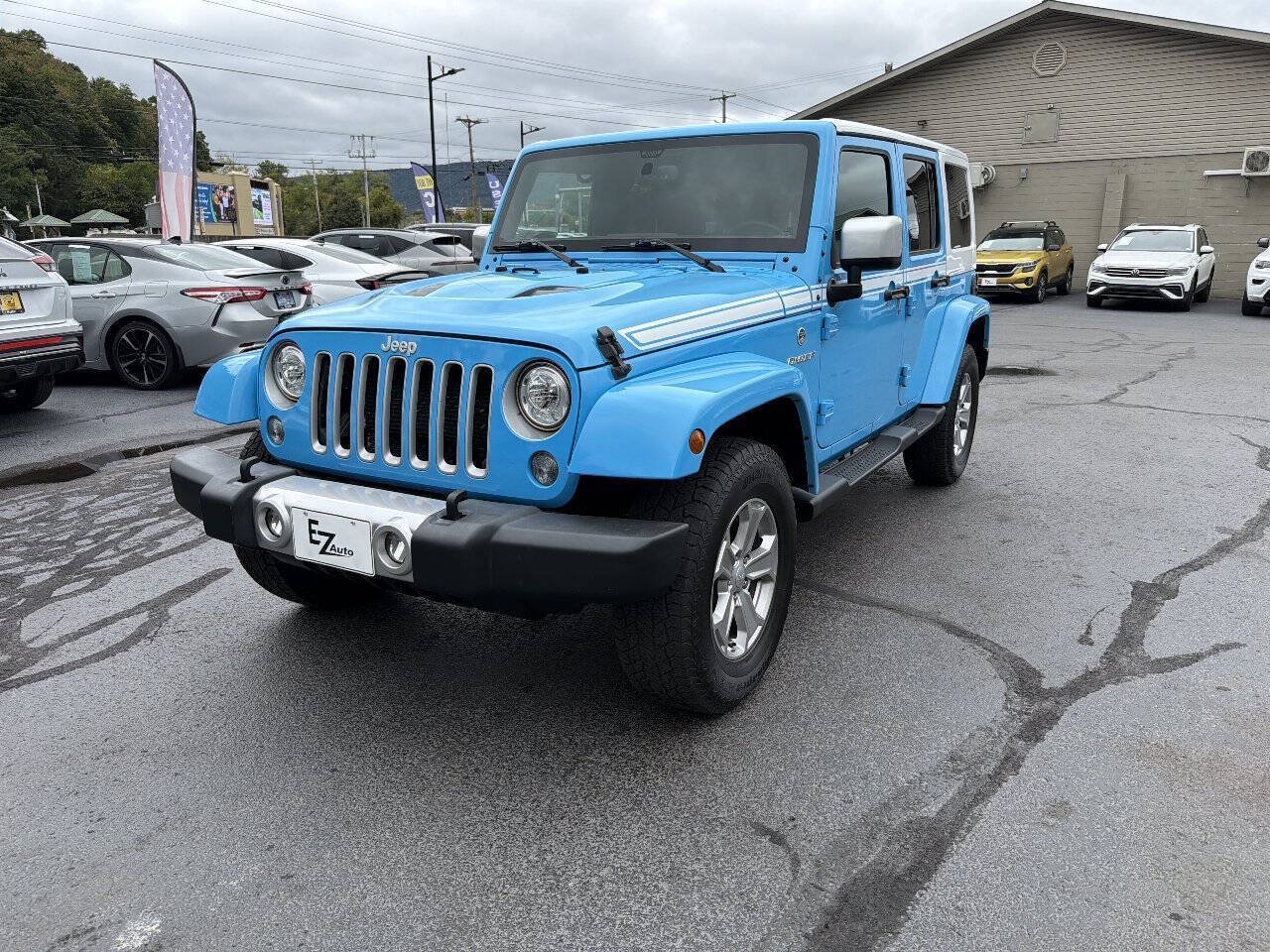 Used 2017 Jeep Wrangler Unlimited Sahara w/ Quick Order Package 24E Chief AWD/4WD image 4