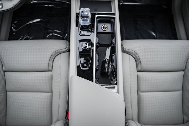New 2026 Volvo XC60 B5 Ultra w/ Protection Package Premier image 25