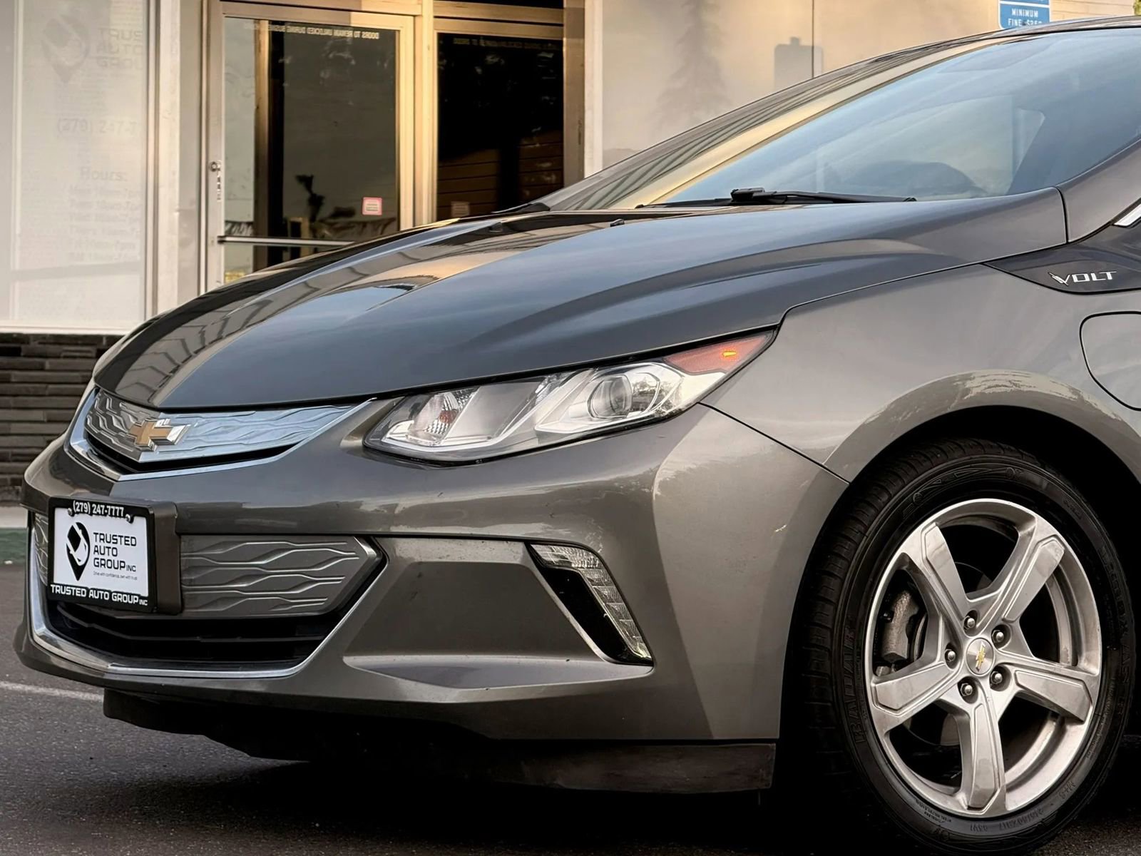 Used 2017 Chevrolet Volt LT FWD image 4