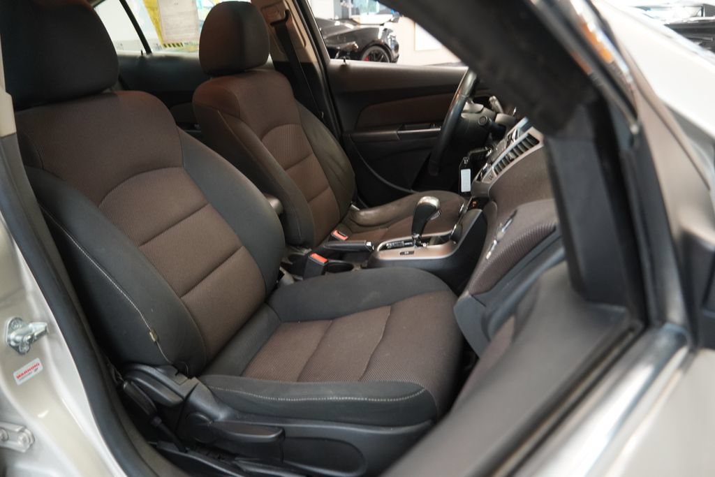 Used 2015 Chevrolet Cruze LT FWD image 32