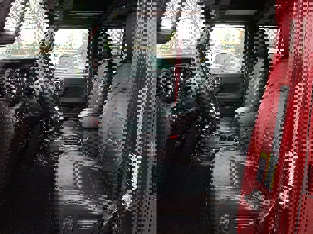 Used 2021 Jeep Wrangler Unlimited Sahara image 23