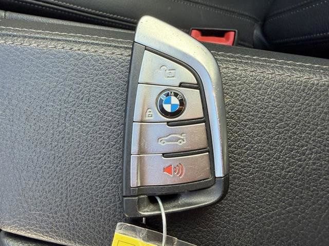 Used 2022 BMW M550i xDrive w/ Premium Package image 32