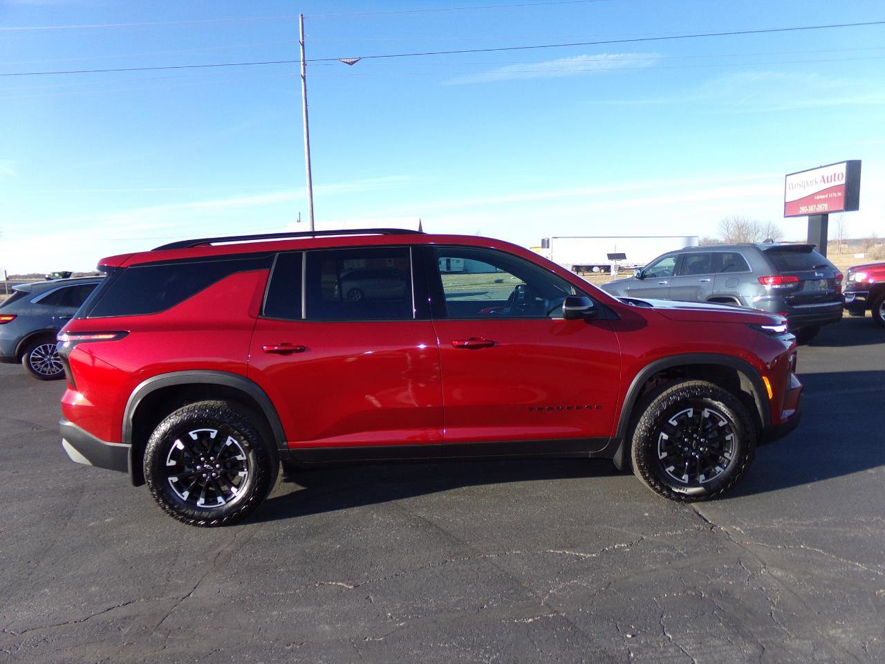 Used 2025 Chevrolet Traverse Z71 image 6