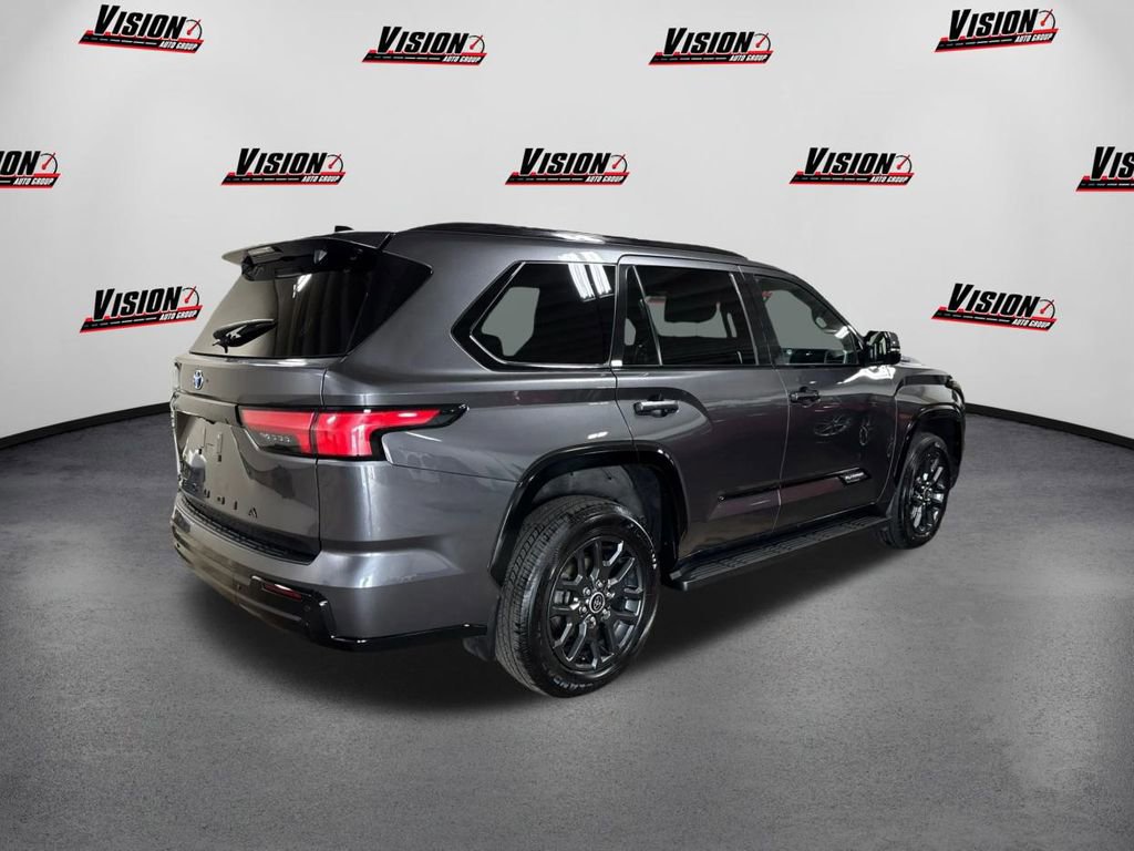 Used 2023 Toyota Sequoia Platinum image 5