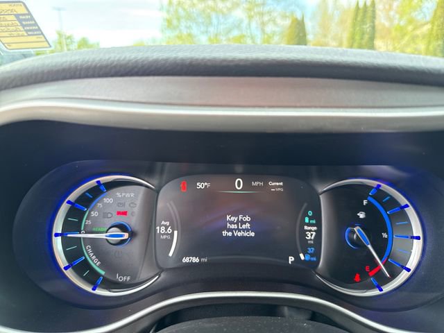 Used 2023 Chrysler Pacifica Touring-L FWD image 20