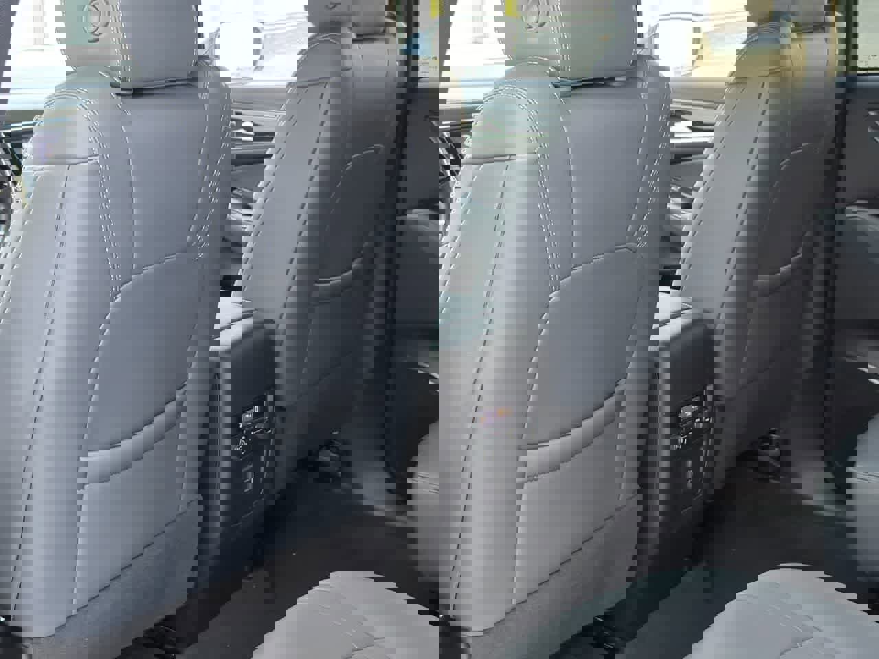 Used 2023 Buick Enclave Essence image 19