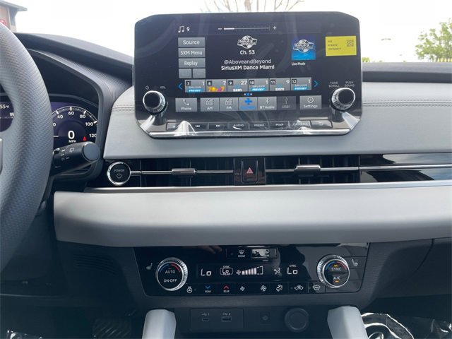 New 2025 Mitsubishi Outlander SEL image 17