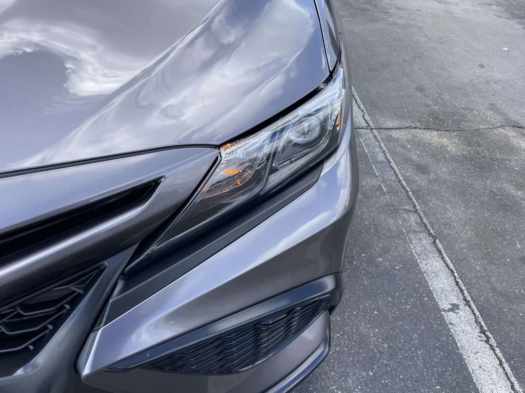 Used 2021 Toyota Camry SE image 14