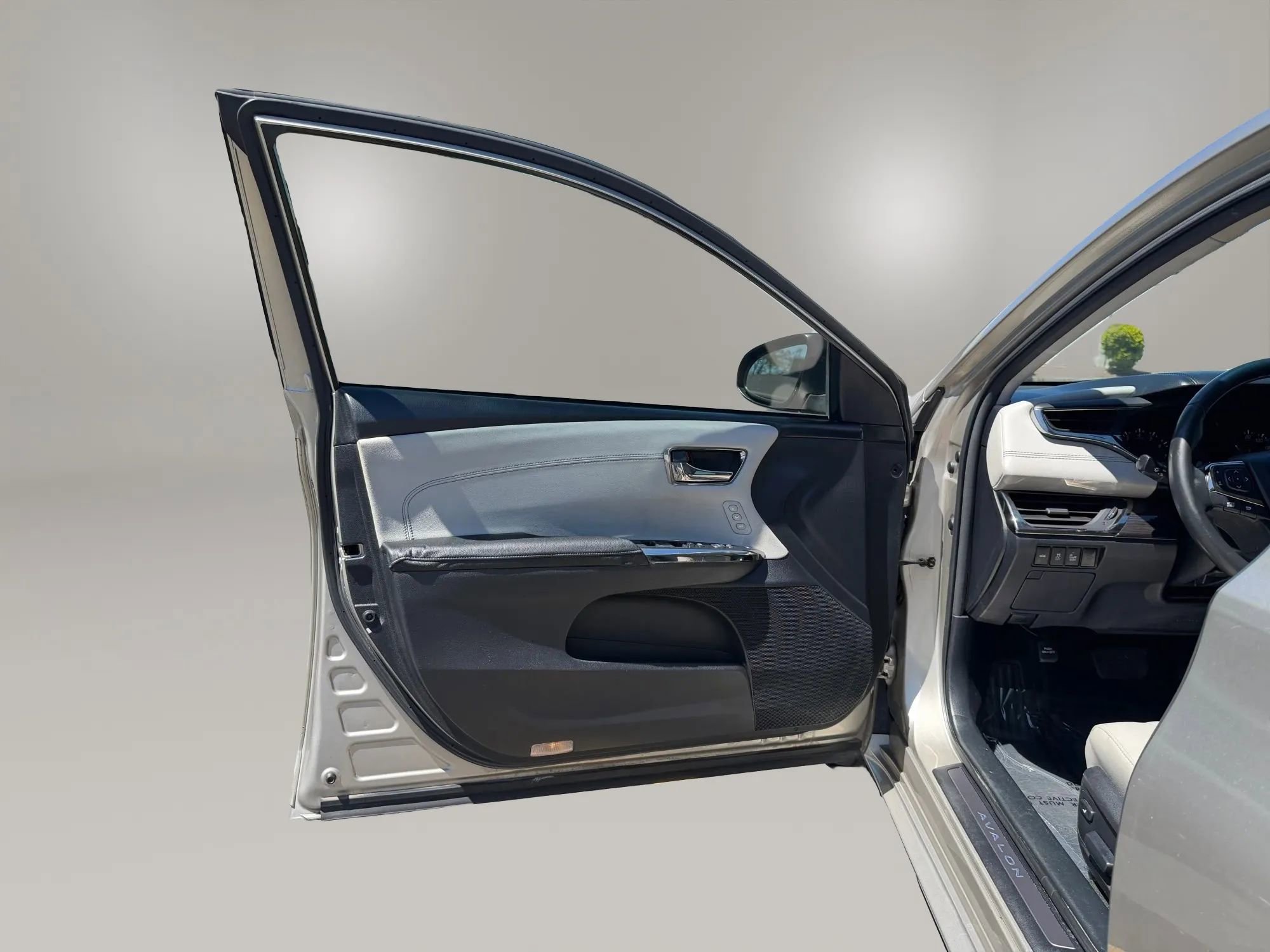 Used 2013 Toyota Avalon Limited FWD image 12