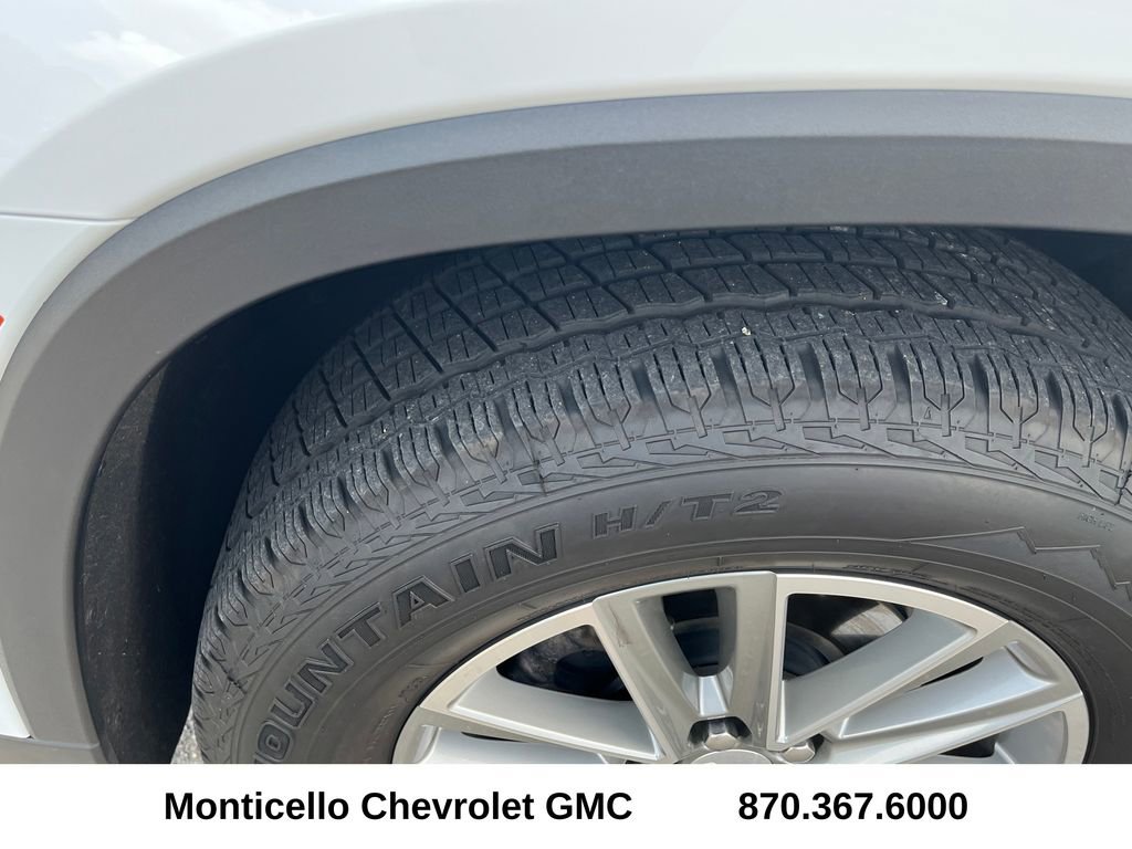 Used 2023 Chevrolet Traverse LT FWD image 30