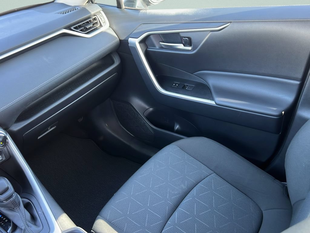 Used 2025 Toyota RAV4 XLE w/ Convenience Package FWD image 14