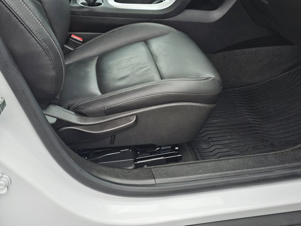 Used 2014 Chevrolet Volt Premium w/ Premium Trim Package image 26