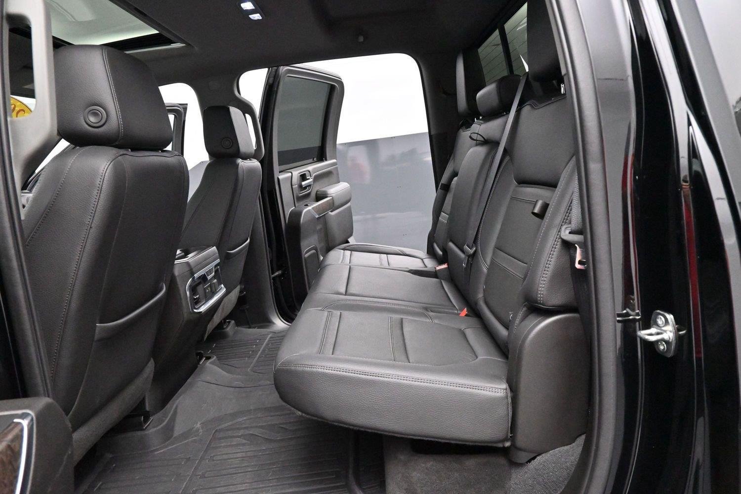 Used 2022 GMC Sierra 3500 Denali w/ Denali Ultimate Package AWD/4WD image 30