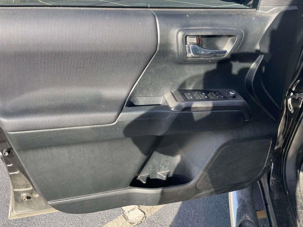 Used 2017 Toyota Tacoma TRD Sport image 25