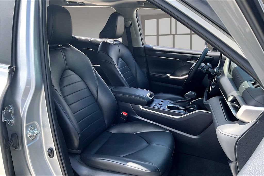 Used 2023 Toyota Highlander XLE FWD image 29