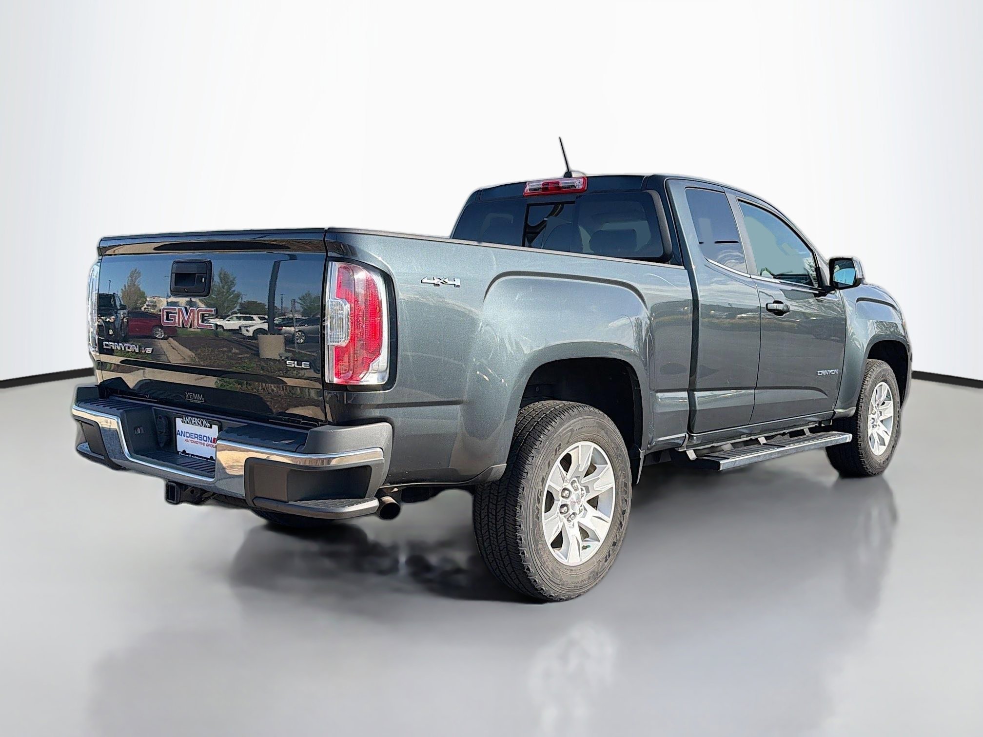 Used 2018 GMC Canyon SLE w/ SLE Convenience Package AWD/4WD image 2