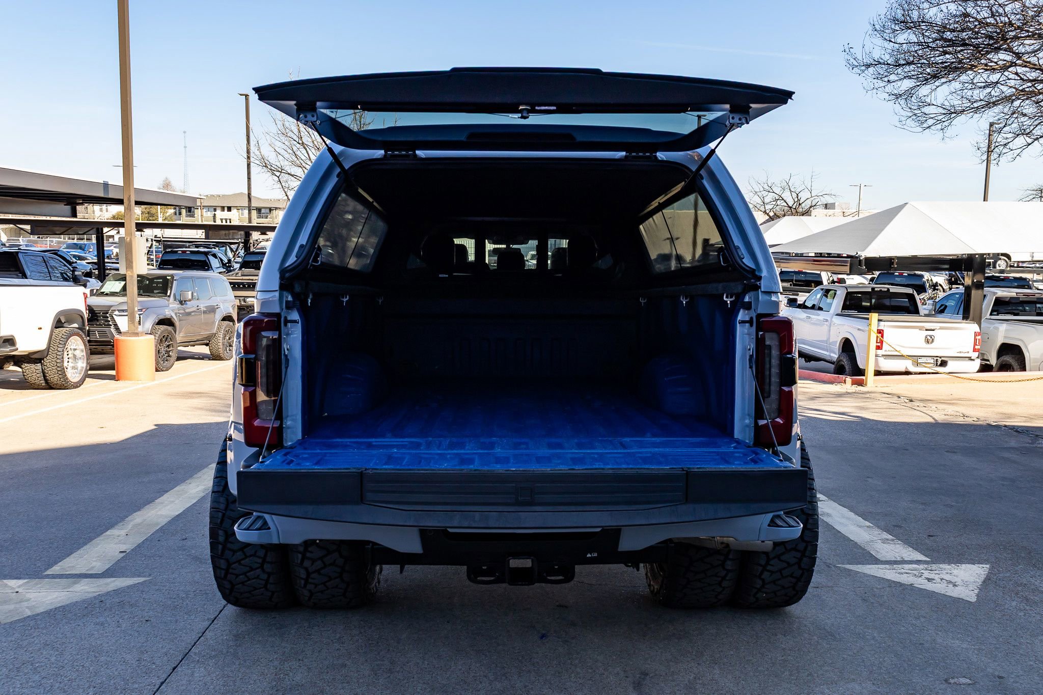 Used 2025 Ford F450 Platinum w/ FX4 Off-Road Package image 9