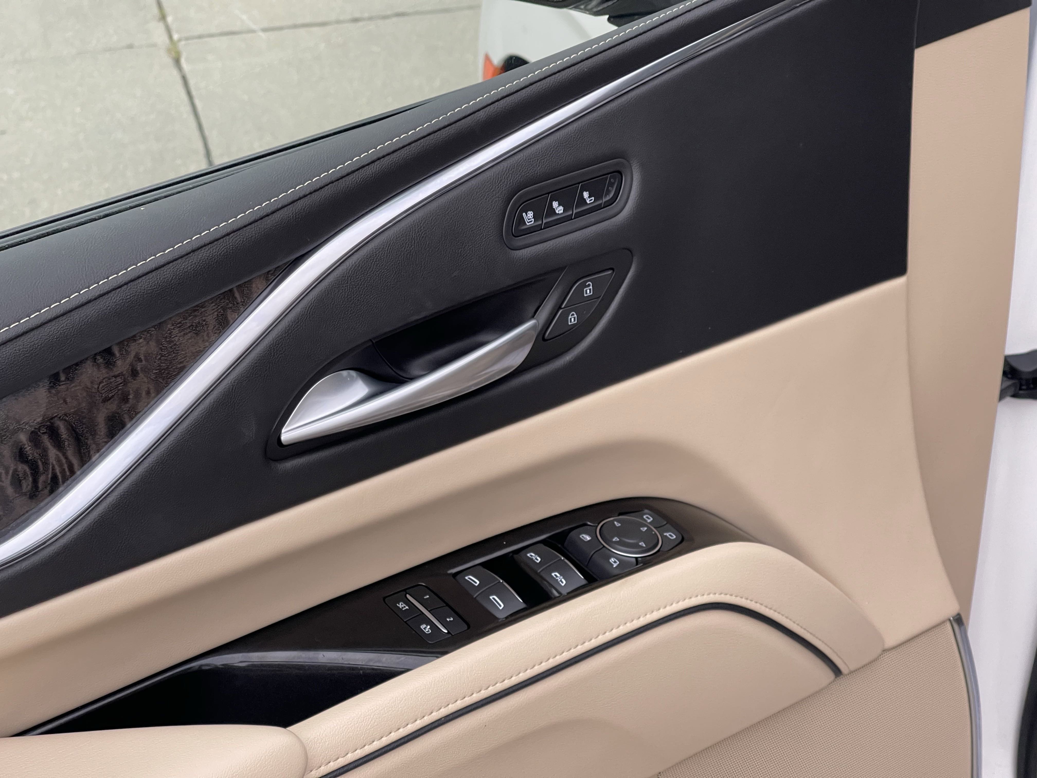 Used 2023 Cadillac Escalade ESV Premium Luxury w/ Performance Package AWD/4WD image 20