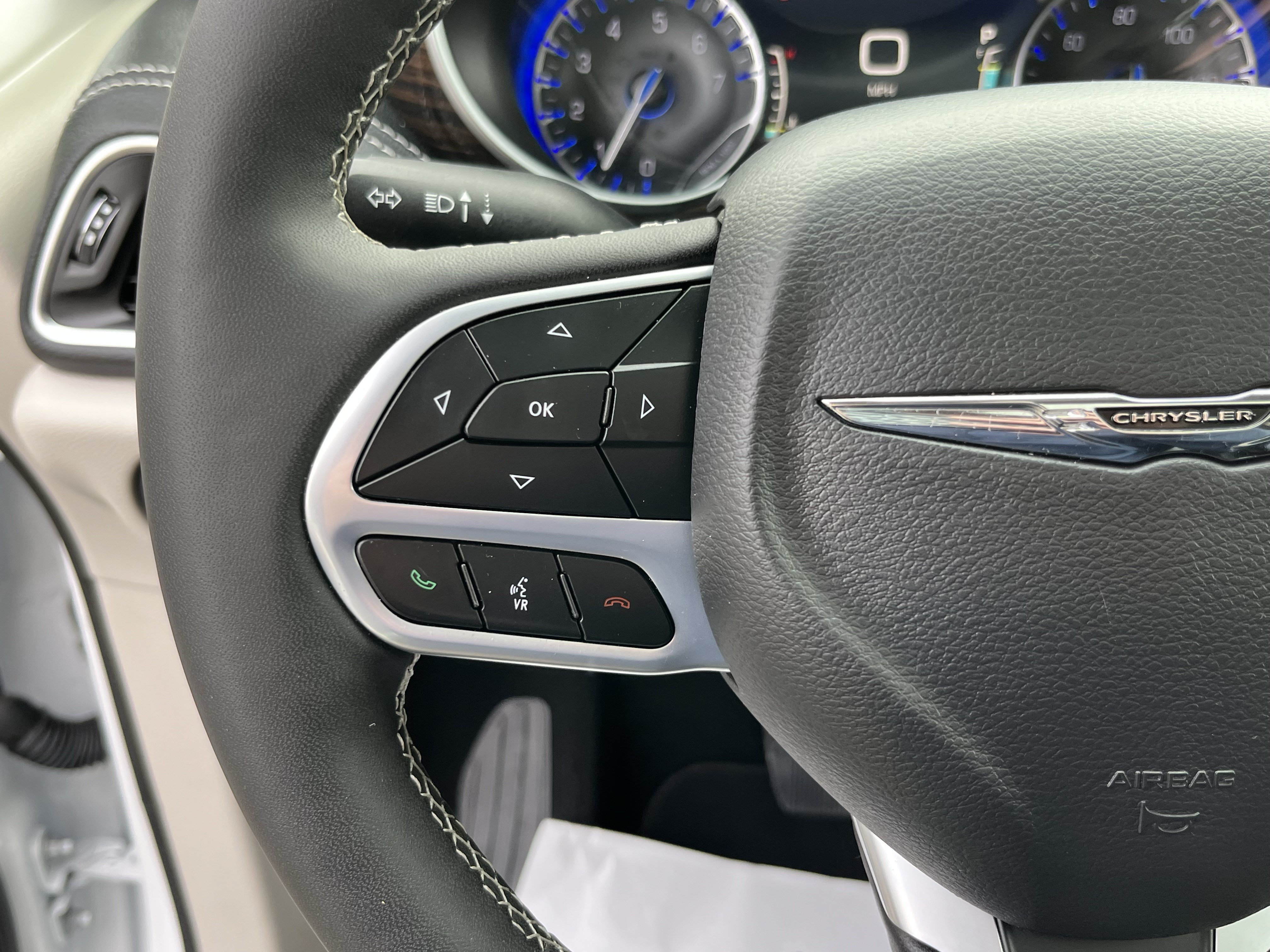 Used 2024 Chrysler Pacifica Limited FWD image 23