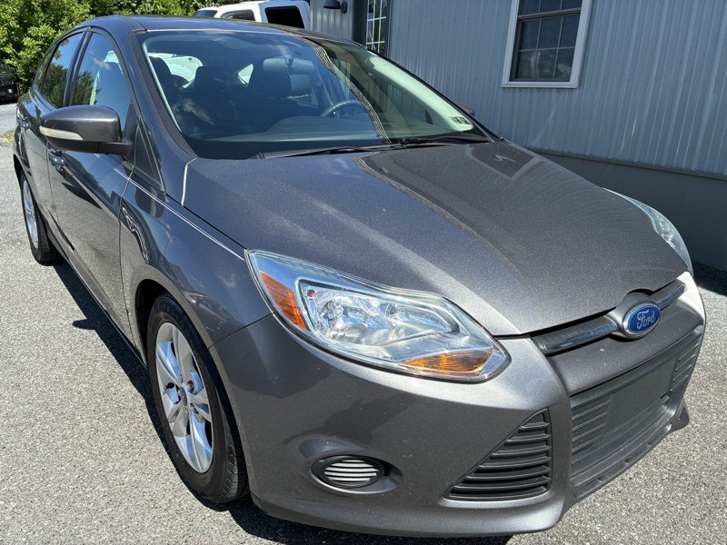 Used 2013 Ford Focus SE w/ SE Winter Pkg FWD image 3
