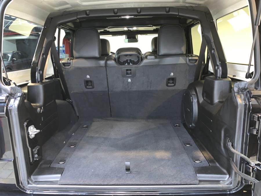 Used 2022 Jeep Wrangler Unlimited Sahara AWD/4WD image 9