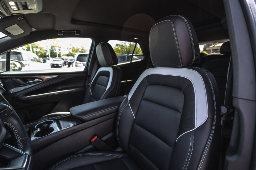 Used 2025 Chevrolet Blazer EV LT AWD/4WD image 19