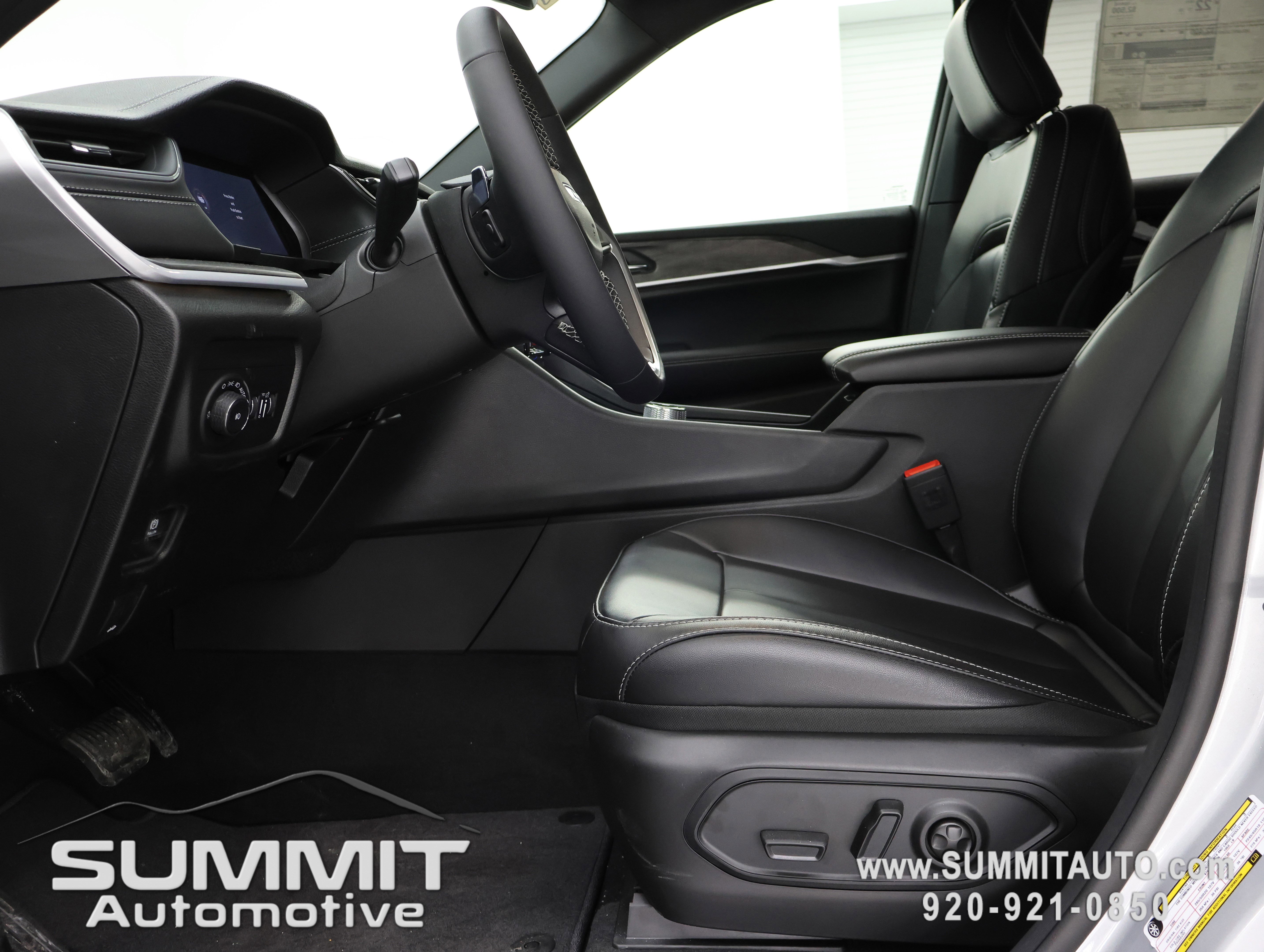 New 2025 Jeep Grand Cherokee Limited w/ Black Appearance Package image 8