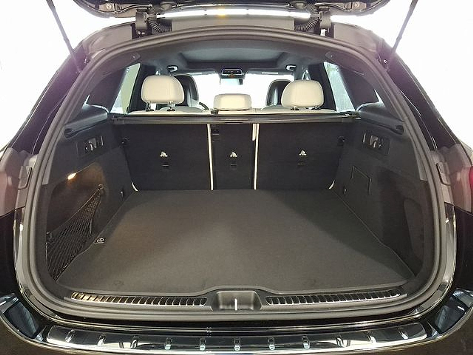 Used 2026 Mercedes-Benz GLC 300 4MATIC image 23