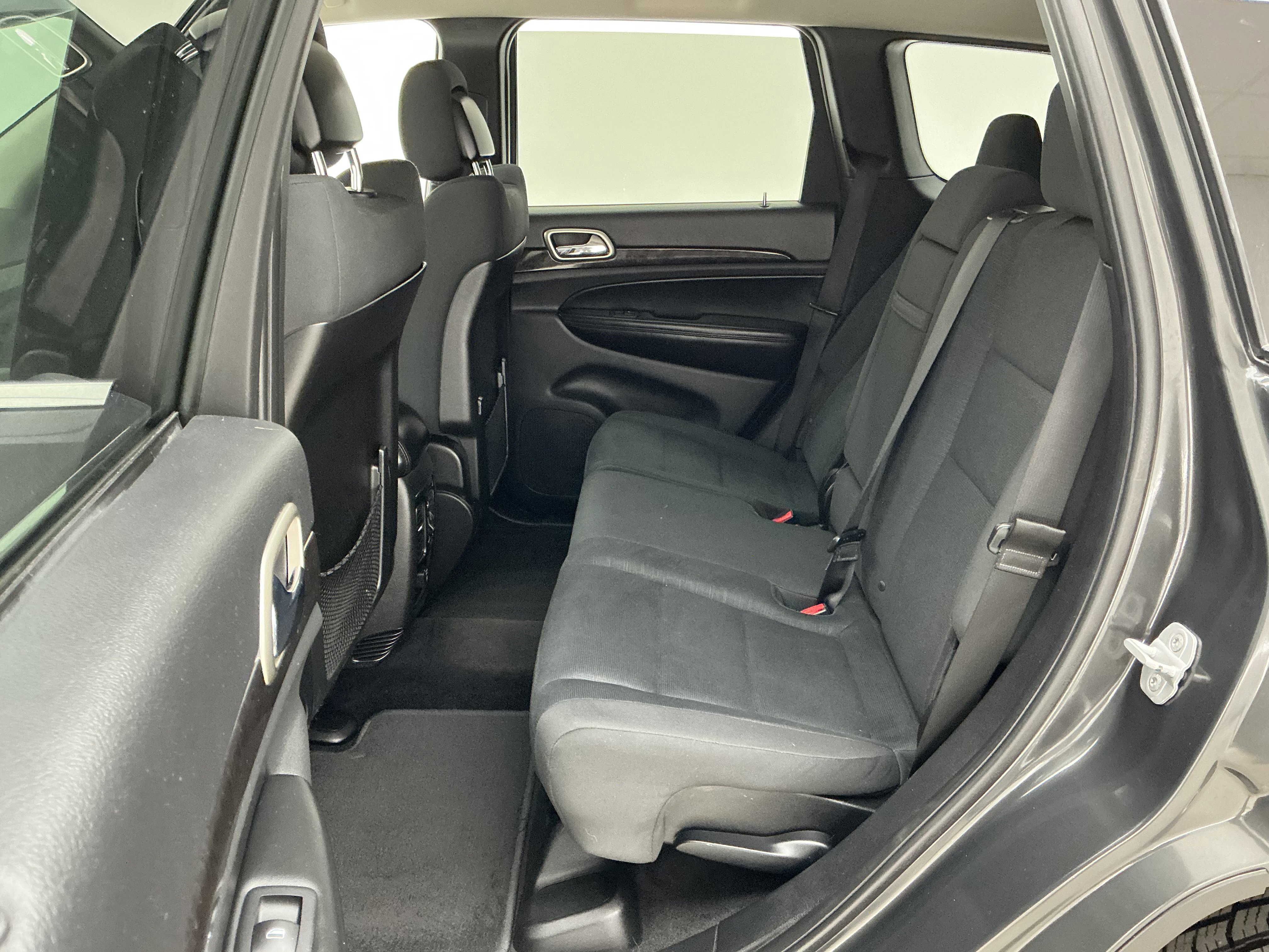 Used 2011 Jeep Grand Cherokee Laredo w/ Security & Convenience Group image 18