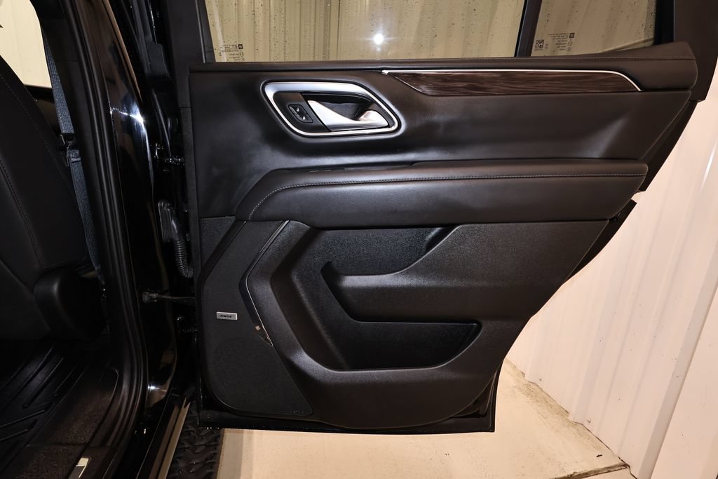 Used 2023 Chevrolet Tahoe Z71 w/ Luxury Package AWD/4WD image 18