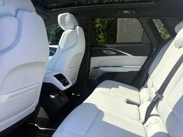 Certified 2024 Cadillac Lyriq Luxury AWD/4WD image 18