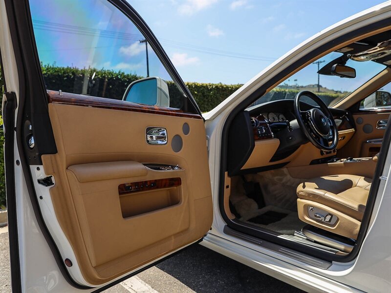 Used 2012 Rolls-Royce Ghost Extended Wheelbase RWD image 27