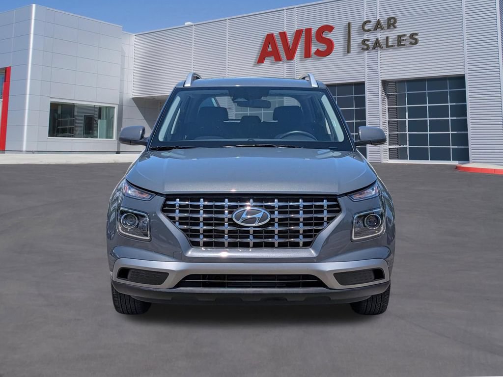 Used 2025 Hyundai Venue SEL FWD image 2