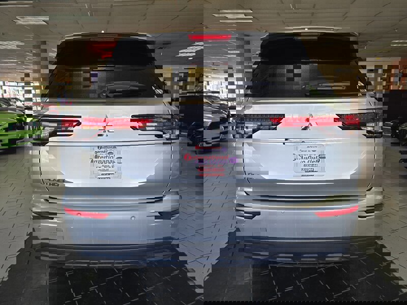 Used 2024 Mitsubishi Outlander ES image 5