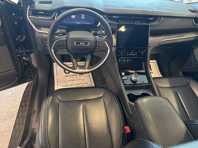 Used 2024 Jeep Grand Cherokee Limited w/ Black Appearance Package image 6